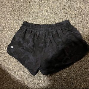Lululemon Hotty Hot Low Rise 2.5”